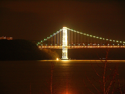 NY-George_Washington_Bridge-Lit_Pillars-8.JPG