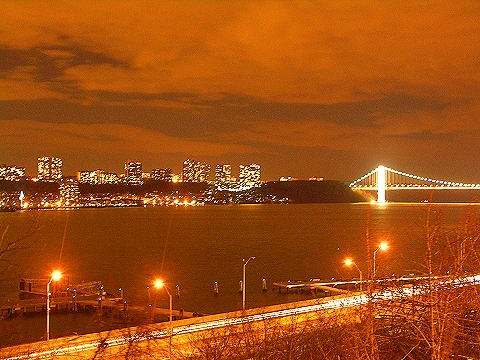 NY-George_Washington_Bridge-Lit_Pillars-9.JPG