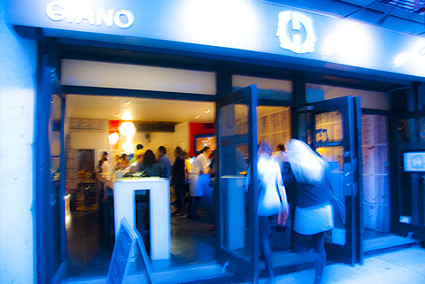 NY-Gianos_Restaurant_SoSauce_Hosts_SHIFT-Art_Event-Lower_Eastside-07.jpg