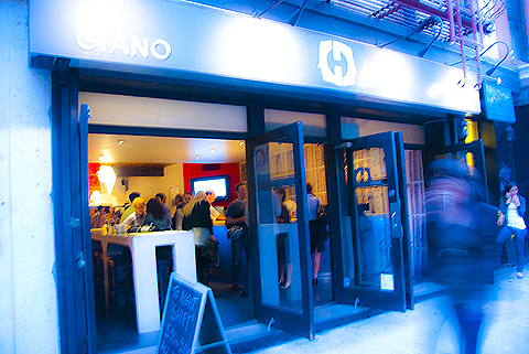 NY-Gianos_Restaurant_SoSauce_Hosts_SHIFT-Art_Event-Lower_Eastside-08.jpg