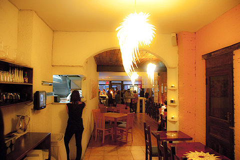 NY-Gianos_Restaurant_SoSauce_Hosts_SHIFT-Art_Event-Lower_Eastside-15.jpg