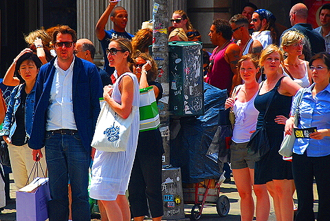 NY-Girl_Watching_in_Soho-02.JPG