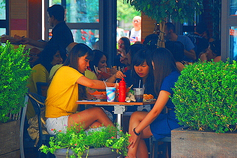 NY-Girl_Watching_in_Soho-10.JPG