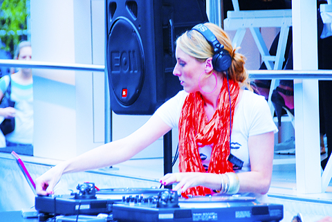 NY-Girls_of_The_Clinique_Fresh_Faces_Tour_2009-11.jpg