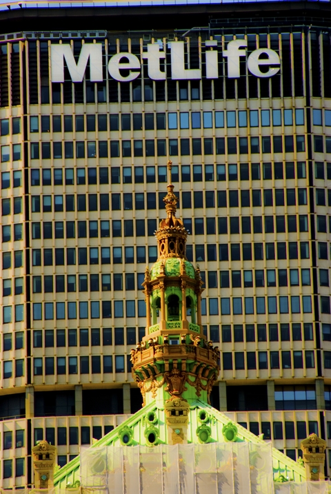 NY-Grand_Central_Station-Street_Smarts-01-Met_Life_Building.jpg