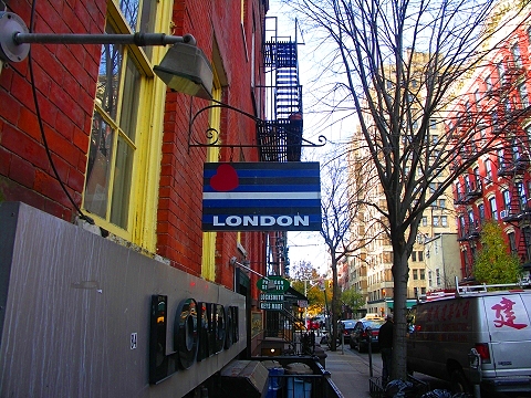 NY-Greenwich_Village-Christmas_Windows-03-London.JPG