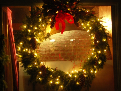 NY-Greenwich_Village-Christmas_Windows-05.JPG