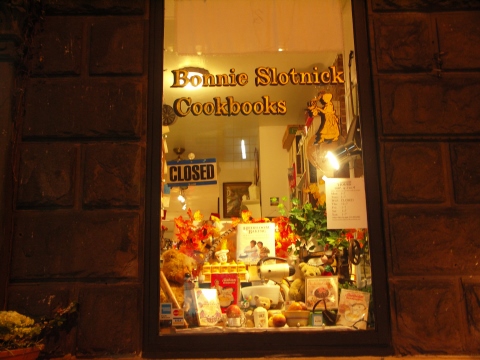 NY-Greenwich_Village-Christmas_Windows-08.JPG