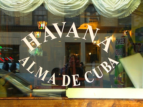 NY-Greenwich_Village-Christmas_Windows-09-Havana_Alma_De_Cuba.JPG