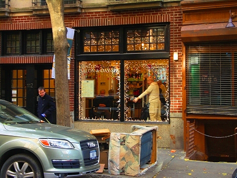 NY-Greenwich_Village-Christmas_Windows-19.JPG