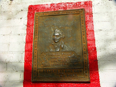 NY-Greenwich_Village-Christmas_Windows-22-Thomas_Paine.JPG
