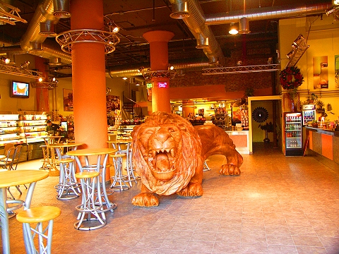 NY-Greenwich_Village-Christmas_Windows-27-Getting_Hungry.JPG