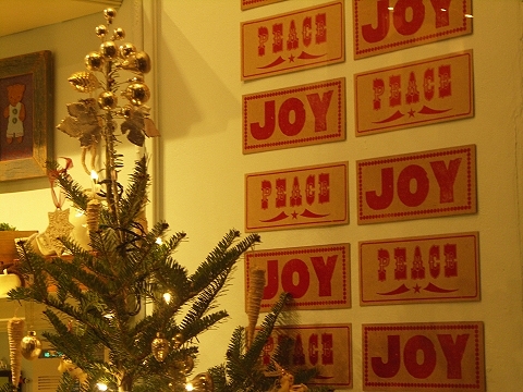 NY-Greenwich_Village-Christmas_Windows-29.JPG
