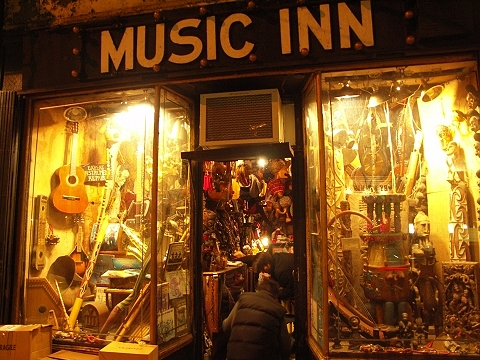 NY-Greenwich_Village-Christmas_Windows-45.JPG