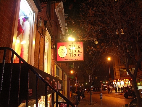 NY-Greenwich_Village-Christmas_Windows-46.JPG