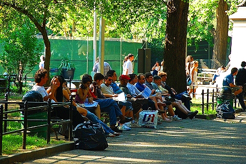 NY-Greenwich_Village-Friday_in_Summer-50-People-Washington_Square.JPG