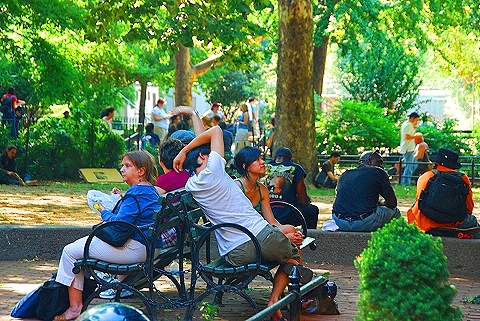 NY-Greenwich_Village-Friday_in_Summer-51-People-Washington_Square.JPG