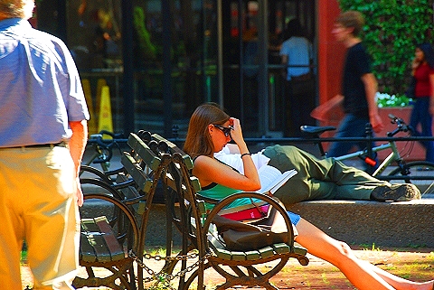 NY-Greenwich_Village-Friday_in_Summer-54-People-Washington_Square.JPG