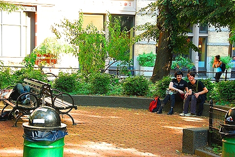 NY-Greenwich_Village-Friday_in_Summer-56-People-Washington_Square.JPG