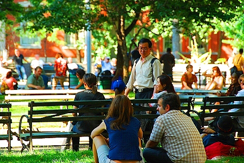 NY-Greenwich_Village-Friday_in_Summer-59-People-Washington_Square.JPG
