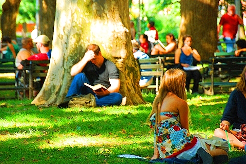 NY-Greenwich_Village-Friday_in_Summer-60-People-Washington_Square.JPG