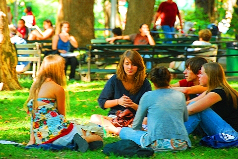 NY-Greenwich_Village-Friday_in_Summer-61-People-Washington_Square.JPG