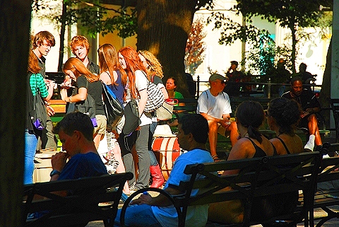 NY-Greenwich_Village-Friday_in_Summer-64-People-Washington_Square.JPG