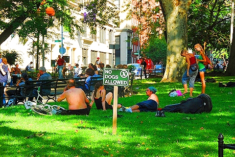 NY-Greenwich_Village-Friday_in_Summer-68-People-Washington_Square.JPG