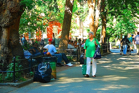 NY-Greenwich_Village-Friday_in_Summer-69-People-Washington_Square.JPG