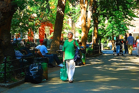 NY-Greenwich_Village-Friday_in_Summer-70-People-Washington_Square.JPG