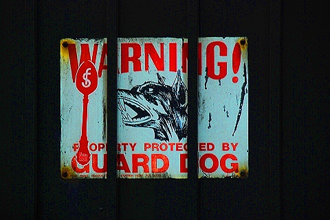 NY-Greenwich_Village_Summer-15-Signs-Waverly_Inn-Warning_Guard_Dog.JPG