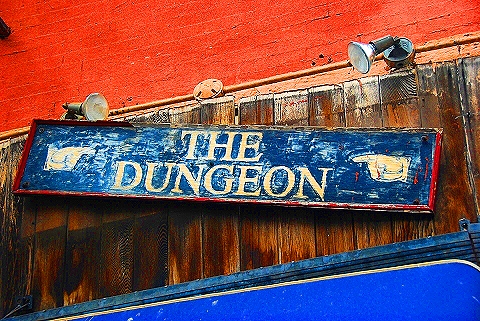 NY-Greenwich_Village_Summer-34-Signs-The_Slaughtered_Lamb-3.JPG