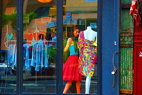NY-Greenwich_Village_Summer-60-People-Shopgirl_in_the_Window-3.JPG