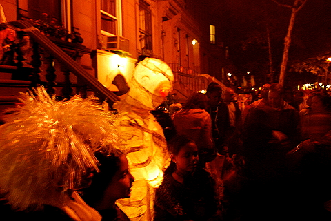 NY-Halloween_on_West_69th_Street-2008-01.JPG