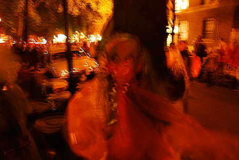 NY-Halloween_on_West_69th_Street-2008-04.JPG