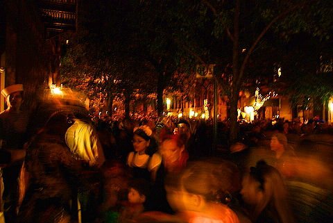 NY-Halloween_on_West_69th_Street-2008-09.JPG