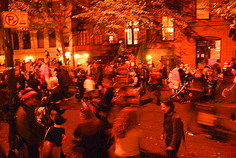 NY-Halloween_on_West_69th_Street-2008-12.JPG