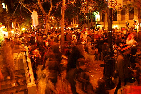 NY-Halloween_on_West_69th_Street-2008-13.JPG