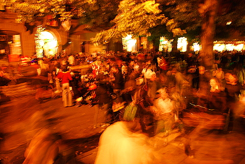 NY-Halloween_on_West_69th_Street-2008-14.JPG