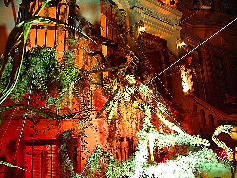 NY-Halloween_Party_on_West_69th_St-04.JPG