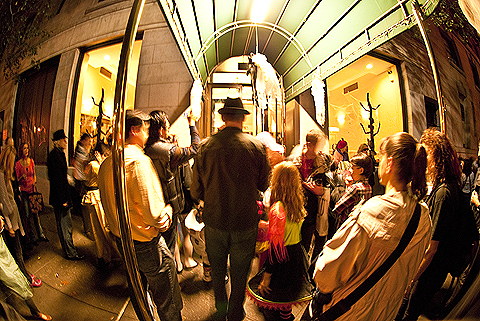 NY-Halloween-West_69th_Street_Block_Association_Party-2009-02.jpg