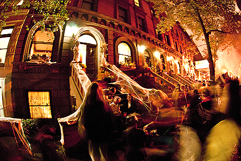 NY-Halloween-West_69th_Street_Block_Association_Party-2009-03.jpg