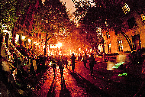 NY-Halloween-West_69th_Street_Block_Association_Party-2009-05.jpg