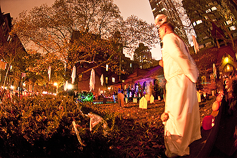 NY-Halloween-West_69th_Street_Block_Association_Party-2009-06.jpg