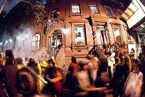NY-Halloween-West_69th_Street_Block_Association_Party-2009-07.jpg