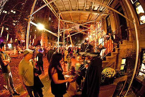 NY-Halloween-West_69th_Street_Block_Association_Party-2009-08.jpg