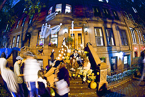 NY-Halloween-West_69th_Street_Block_Association_Party-2009-11.jpg