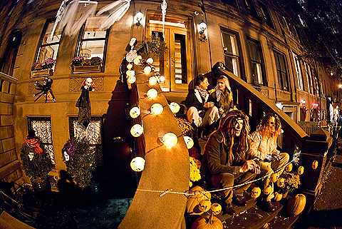 NY-Halloween-West_69th_Street_Block_Association_Party-2009-12.jpg