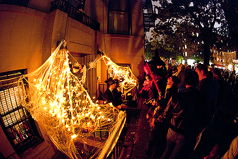 NY-Halloween-West_69th_Street_Block_Association_Party-2009-15.jpg