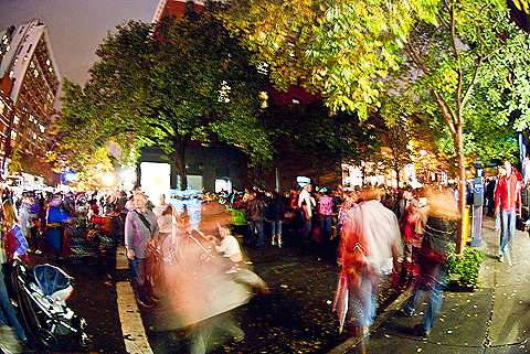 NY-Halloween-West_69th_Street_Block_Association_Party-2009-17.jpg